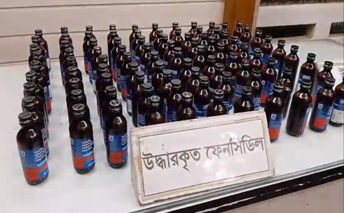 কুষ্টিয়ায় র‍্যাবের অভিযানে ৯২ বতল ফেনসিডিলসহ গ্রেফতার-২