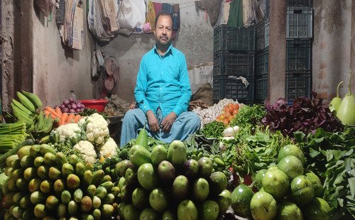 কুষ্টিয়ার বাজারে সবজির দামে স্বস্তি তেল-চালে ম্লান