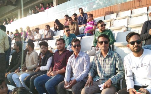 মাঠে বসে খেলা দেখলেন বৈষম্যবিরোধী আন্দোলনে আহতরা