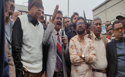 কুষ্টিয়ার সমাবেশে বিএনপির নেতাদের অভিযোগ চাঁদাবাজির কারণে মোকামে চালের দাম বাড়ছে