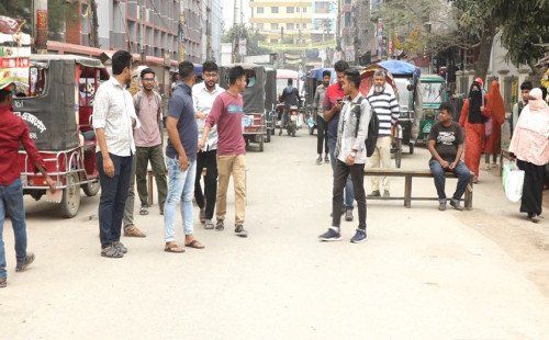 বৈষম্যবিরোধী আন্দোলন: কুষ্টিয়া কলেজের ১৩ শিক্ষকের নামে মামলা, শিক্ষার্থীদের প্রতিবাদ-অবরোধ