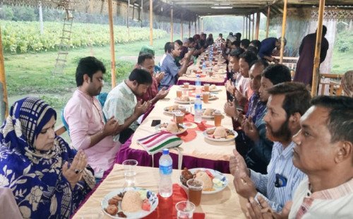 কুষ্টিয়ার মিরপুর উপজেলায় আমলা-সদরপুর স্কলারশিপ ওয়েলফেয়ার ফাউন্ডেশনের ইফতার ও দোয়া মাহফিল
