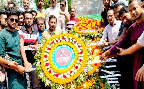 কুষ্টিয়া জেলা বিএনপি'র নেতৃবৃন্দের পক্ষ থেকে মহান স্বাধীনতা দিবসে শ্রদ্ধা ও ভালোবাসায় জাতির বীর সন্তানদের স্মরণ