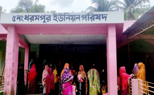 কুষ্টিয়ায় গরিবের কান্নায় ভেসে যাচ্ছে প্রায় তিন লক্ষ টাকা: দুর্নীতির জালে চেয়ারম্যান-সচিব