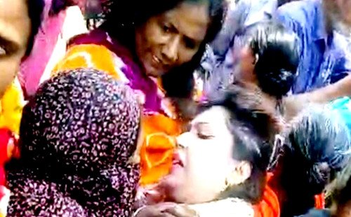 কুষ্টিয়ায় টাকা আত্মসাতের অভিযোগে নারী চিকিৎসককে মারধর