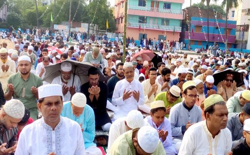 কুষ্টিয়ায় ত্যাগের মহিমায় ব্যাপক উৎসাহ উদ্দীপনার মধ্য দিয়ে ঈদ উল আযহার প্রধান জামাত অনুষ্ঠিত