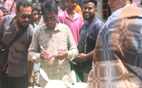 কুষ্টিয়ায় রথে মেলায় চাঁদাবাজি, সংবাদ সংগ্রহে সাংবাদিকরা লাঞ্ছিত