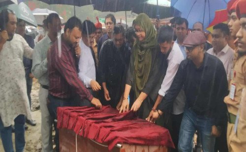 মেহেরপুর কলেজ মোড়ে 'জুলাই শহিদ স্মৃতি স্তম্ভ' নির্মাণ কাজের উদ্বোধন