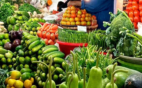 কুষ্টিয়ায় লাগামহীন সবজির দাম, বিপাকে ক্রেতারা