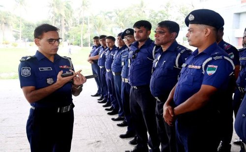 নির্বাচনী দায়িত্ব সুষ্ঠুভাবে পালনে পুলিশের দক্ষতা বৃদ্ধিতে প্রশিক্ষণ কার্যক্রম পরিদর্শন করলেন কুষ্টিয়া পুলিশ সুপার