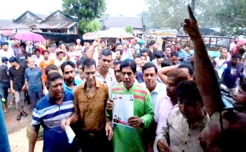 কুষ্টিয়ায় অধ্যক্ষ সোহরাব উদ্দিনের নেতৃত্বে বিএনপির লিফলেট বিতরণ ও গণসংযোগ