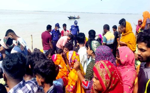 কুষ্টিয়ার চরে তিনজনকে হত্যার ঘটনায় কাকন বাহিনীকে আসামি করে মামলা: ভিন্নখাতে নেওয়ার অভিযোগ