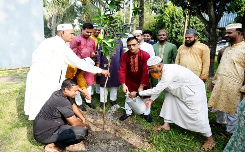 কুষ্টিয়া পুলিশ লাইন্সে ‘আম্র কানন’ উদ্বোধন করলেন পুলিশ সুপার মিজানুর রহমান