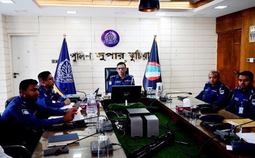 কুষ্টিয়া পুলিশ লাইন্সে মাস্টার প্যারেড অনুষ্ঠিতসালামী গ্রহণ করলেন পুলিশ সুপার মোঃ মিজানুর রহমান