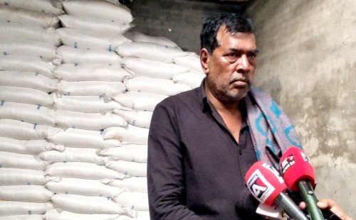 কুষ্টিয়ার মিরপুরে সরকার নির্ধারিত মূল্যে সার বিক্রি কৃষকদের স্বস্তি—সংকটহীন বাজারে আস্থা ফিরছে চাষিদের