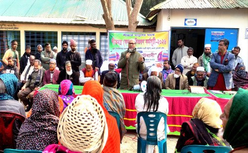 কুষ্টিয়ায় ‘প্রিয় বাগুলাটবাসী’র উদ্যোগে শীতার্ত মানুষের মাঝে শীতবস্ত্র বিতরণ