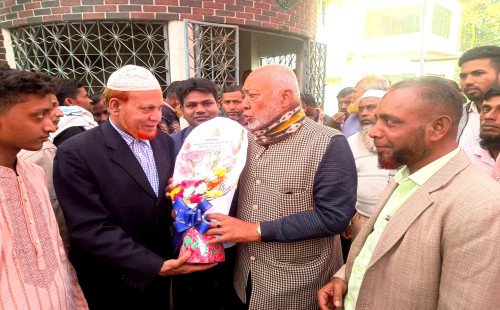 কুষ্টিয়া-১ আসনের নবনির্বাচিত এমপি রেজা আহমেদ বাচ্চু মোল্লার সঙ্গে সৌজন্য সাক্ষাৎ