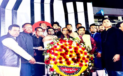 আন্তর্জাতিক মাতৃভাষা ও শহীদ দিবসে একুশের প্রথম প্রহরে শহীদ মিনারে কুষ্টিয়া জেলা বিএনপি’র শ্রদ্ধাঞ্জলি