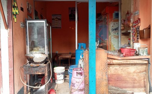 কুষ্টিয়ায় মাদকের বিরুদ্ধে সোচ্চার হওয়ায় ব্যবসায়ীর দোকানে হামলা-লুটপাট