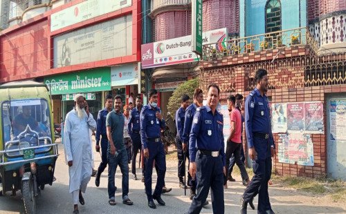 কুষ্টিয়ার পোড়াদহ কাপড়ের হাটে বিশেষ অভিযান, ঈদ কেনাকাটায় স্বস্তি ফিরল জনমনে