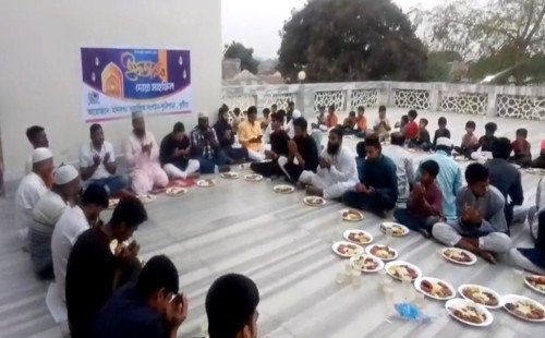 কুষ্টিয়ার কুঠিপাড়ায় মানবতা সামাজিক সংগঠনের উদ্যোগে ইফতার ও দোয়া মাহফিল অনুষ্ঠিত