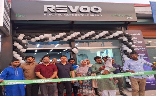 কুষ্টিয়ায় রিভোর নতুন থ্রি-এস শোরুম উদ্বোধন, বৈদ্যুতিক টু-হুইলার সেবায় নতুন দিগন্ত