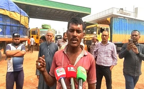 কুষ্টিয়ায় ফিলিং স্টেশনে তেল নেওয়া নিয়ে সাময়িক উত্তেজনা, আলোচনায় শান্তিপূর্ণ সমাধান