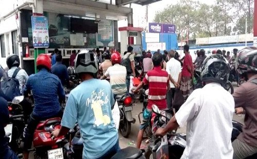 কুষ্টিয়ায় পাম্পে তেল সংকট, চালকদের ক্ষোভ ও ভোগান্তি