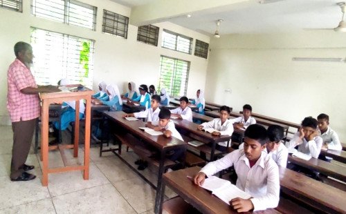 প্রবাসে থেকেও প্রধান শিক্ষকের পদে বহাল কুষ্টিয়ার এক বিদ্যালয়ে অনিয়মের বিস্ময়কর চিত্র