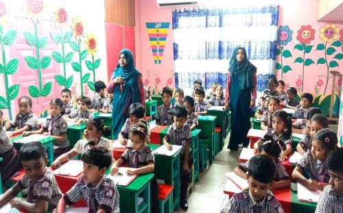 কুষ্টিয়া রেসিডেন্সিয়াল মডেল স্কুলে প্রথম টিউটোরিয়াল পরীক্ষা শুরু, শিক্ষার্থীদের শতভাগ উপস্থিতিতে প্রাণবন্ত পরিবেশ