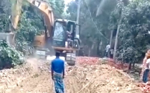 কুমারখালীর জনভোগান্তির অবসানে কাঁচা রাস্তা সংস্কার কাজের শুভ উদ্বোধন