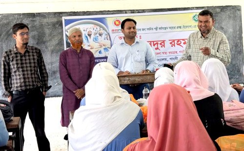 জুগিন্দা মাধ্যমিক বিদ্যালয়ে কিশোরীদের সচেতনতা প্রশিক্ষণ, উপকরণ বিতরণ ও চেক হস্তান্তর