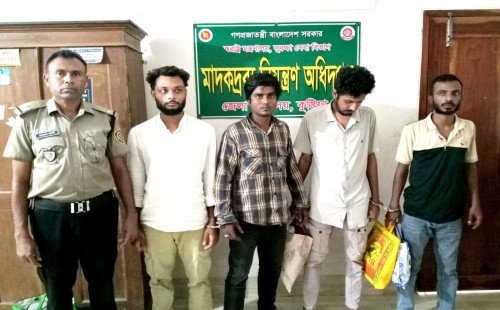 কুষ্টিয়ায় মাদকবিরোধী অভিযানে ৪ মাদক কারবারি আটক, মোবাইল কোর্টে সাজা প্রদান