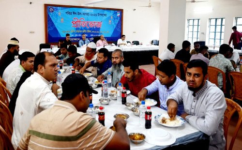 কুষ্টিয়া পুলিশ লাইন্সে পবিত্র ঈদ-উল-আযহা উপলক্ষ্যে প্রীতিভোজ অনুষ্ঠিত