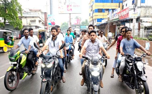মেহেরপুরে নিষিদ্ধ ছাত্রলীগের বিরুদ্ধে ছাত্রদলের মোটরসাইকেল শোডাউন ও পথসভা