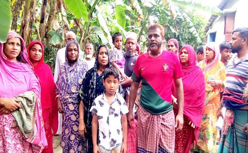 কুমারখালীর জয়নাবাদে মাদক, অগ্নিসংযোগ ও হুমকির অভিযোগে উত্তেজনা; প্রশাসনের হস্তক্ষেপ কামনায় গণপিটিশন