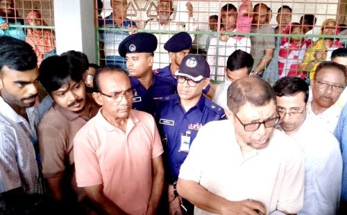 কুষ্টিয়ার স্বাস্থ্যসেবায় নতুন প্রত্যাশার বার্তা আকস্মিক পরিদর্শনে স্বাস্থ্যমন্ত্রী সাখাওয়াত হোসেন বকুল