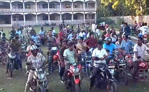 মোনাখালী ইউনিয়নে বিএনপির মনোনয়ন প্রত্যাশী আনোয়ারুল ইসলাম মোল্লার মোটরসাইকেল শোভাযাত্রা
