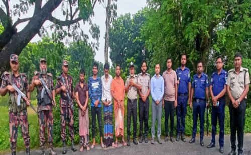 দৌলতপুরে মাদকের বিরুদ্ধে সাঁড়াশি অভিযান, গাঁজা-ইয়াবাসহ ৪ জন আটক, ভ্রাম্যমাণ আদালতে কারাদণ্ড