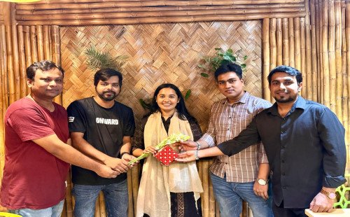 আন্তর্জাতিক সফর শেষে দেশে ফিরলেন কুষ্টিয়ার কন্যা, লালনগীতির শিল্পী ডলি মন্ডল