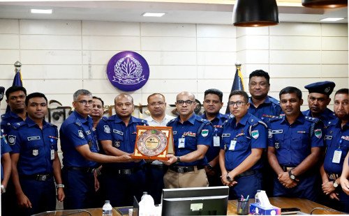 বিদায়ী সংবর্ধনা ও ভালোবাসায় সিক্ত হয়ে কুষ্টিয়া ছাড়লেন পুলিশ সুপার মোহাম্মদ জসীম উদ্দিন