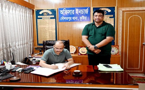 গভীর রাতে দৌলতপুর থানা পরিদর্শনে নবাগত পুলিশ সুপার মোঃ আমিনুল ইসলাম