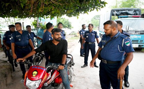 কুষ্টিয়ায় মাদক ও কিশোর গ্যাং দমনে অভিযান, গ্রেপ্তার ৪