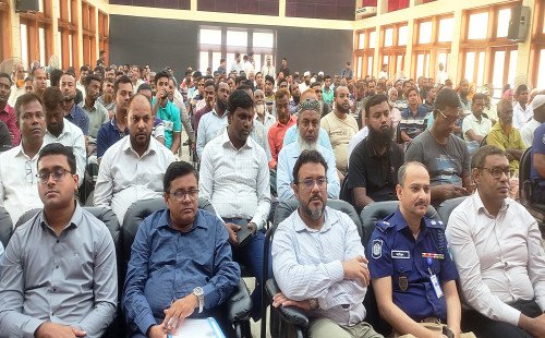 কুষ্টিয়ার দৌলতপুরে কৃষক কার্ড ও কৃষি উপকরণ সহায়তা বিতরণ